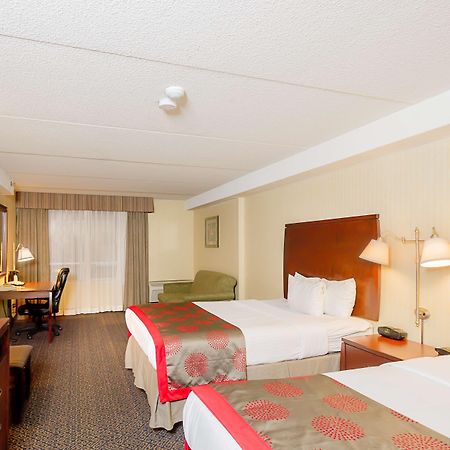 Ramada By Wyndham Niagara Falls By The River Hotel Buitenkant foto