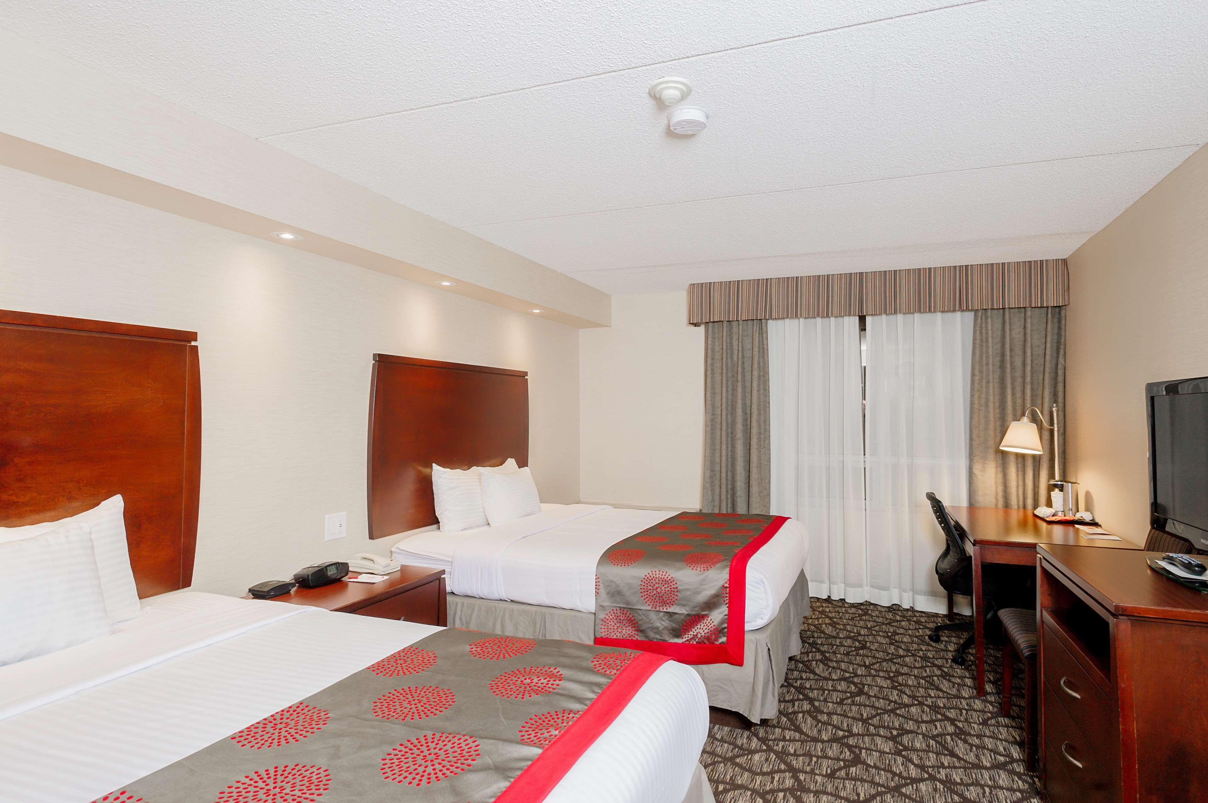 Ramada By Wyndham Niagara Falls By The River Hotel Buitenkant foto