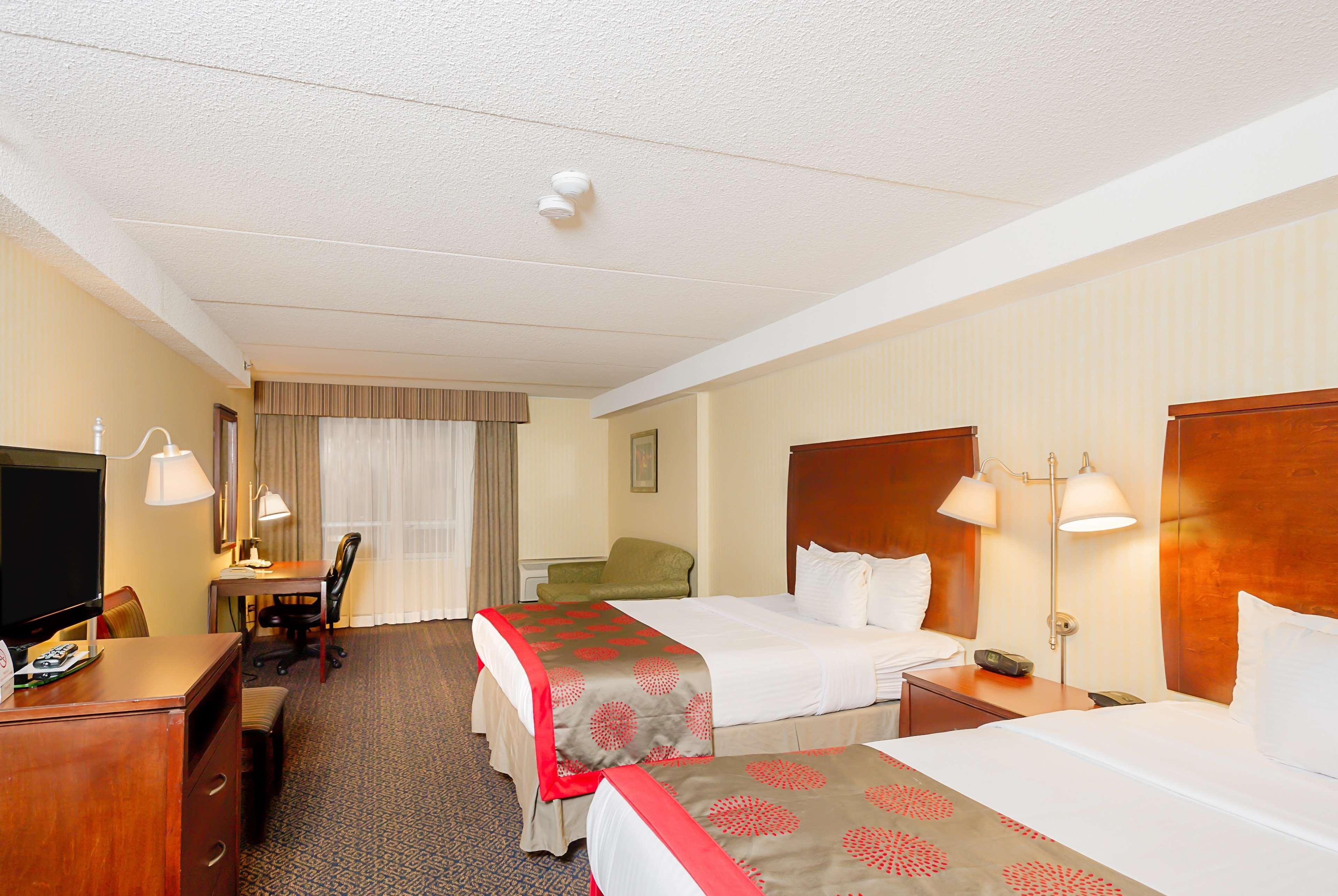 Ramada By Wyndham Niagara Falls By The River Hotel Buitenkant foto