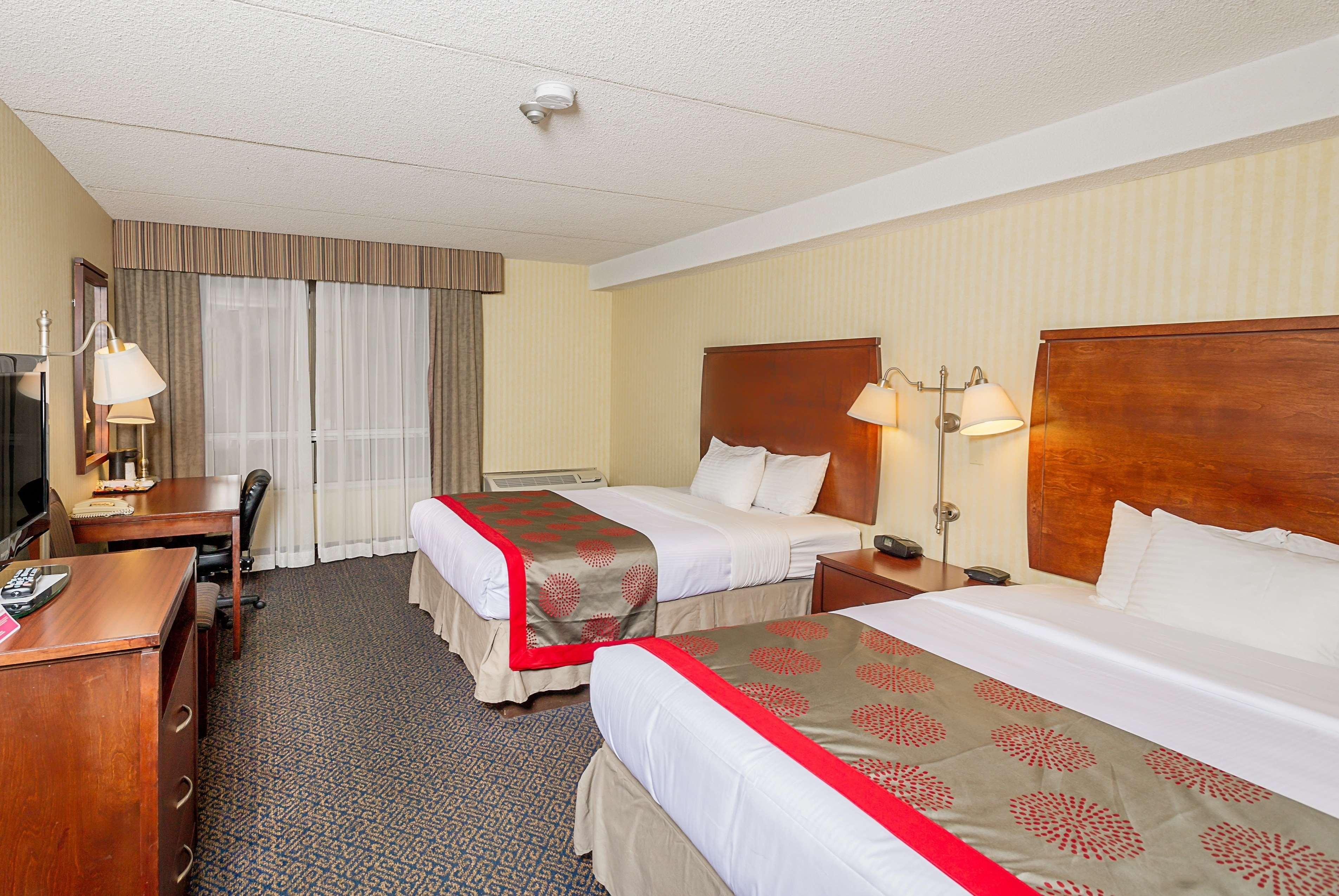 Ramada By Wyndham Niagara Falls By The River Hotel Buitenkant foto