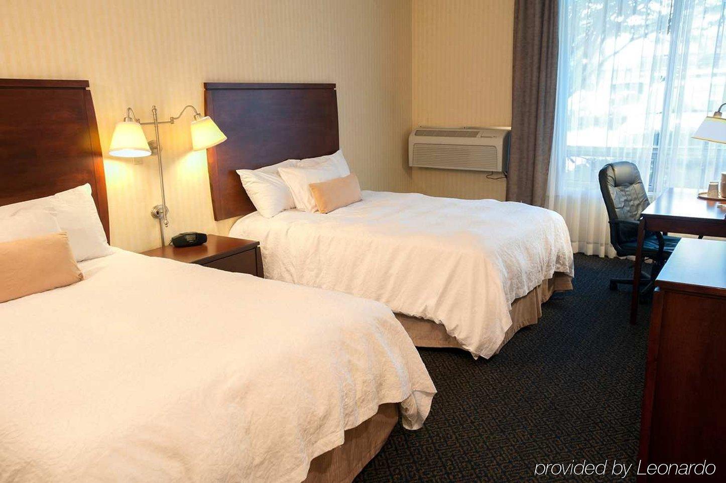 Ramada By Wyndham Niagara Falls By The River Hotel Buitenkant foto