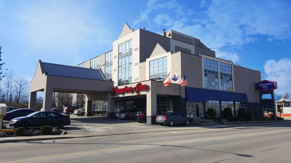 Ramada By Wyndham Niagara Falls By The River Hotel Buitenkant foto