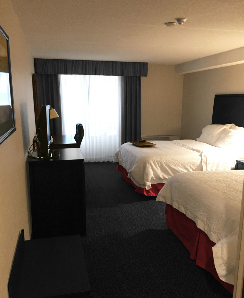 Ramada By Wyndham Niagara Falls By The River Hotel Buitenkant foto