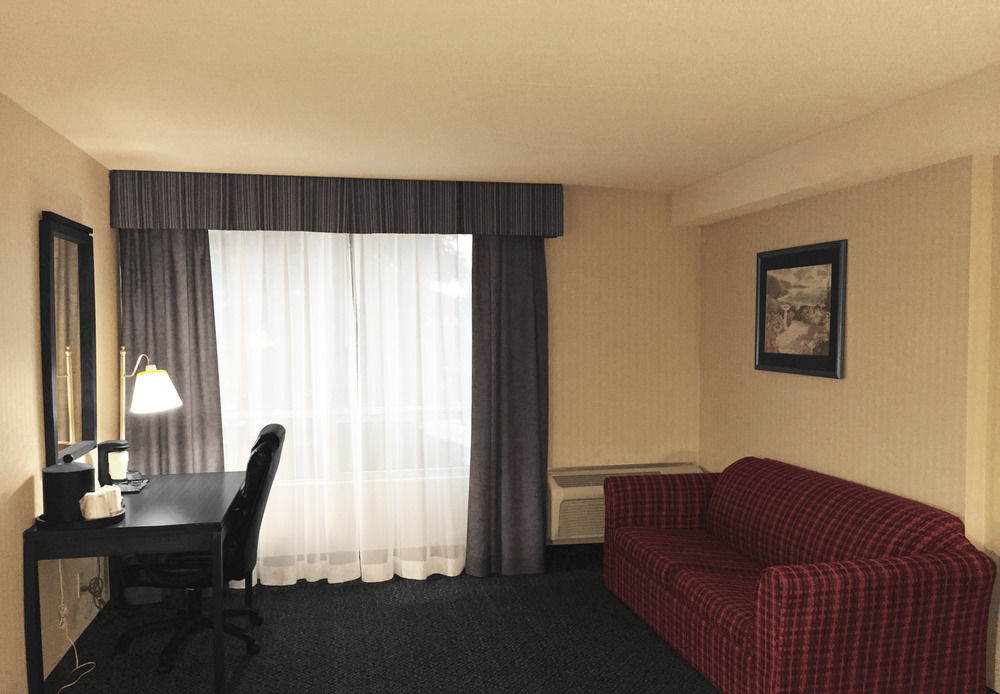 Ramada By Wyndham Niagara Falls By The River Hotel Buitenkant foto