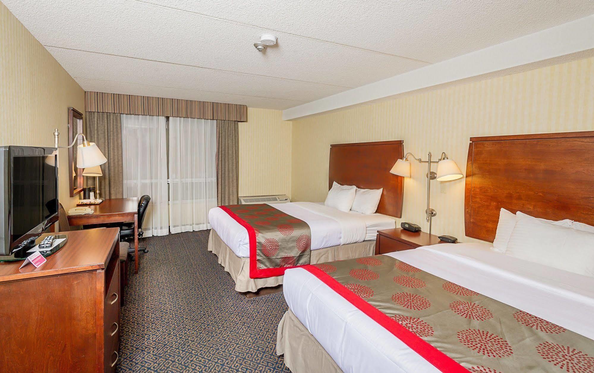 Ramada By Wyndham Niagara Falls By The River Hotel Buitenkant foto